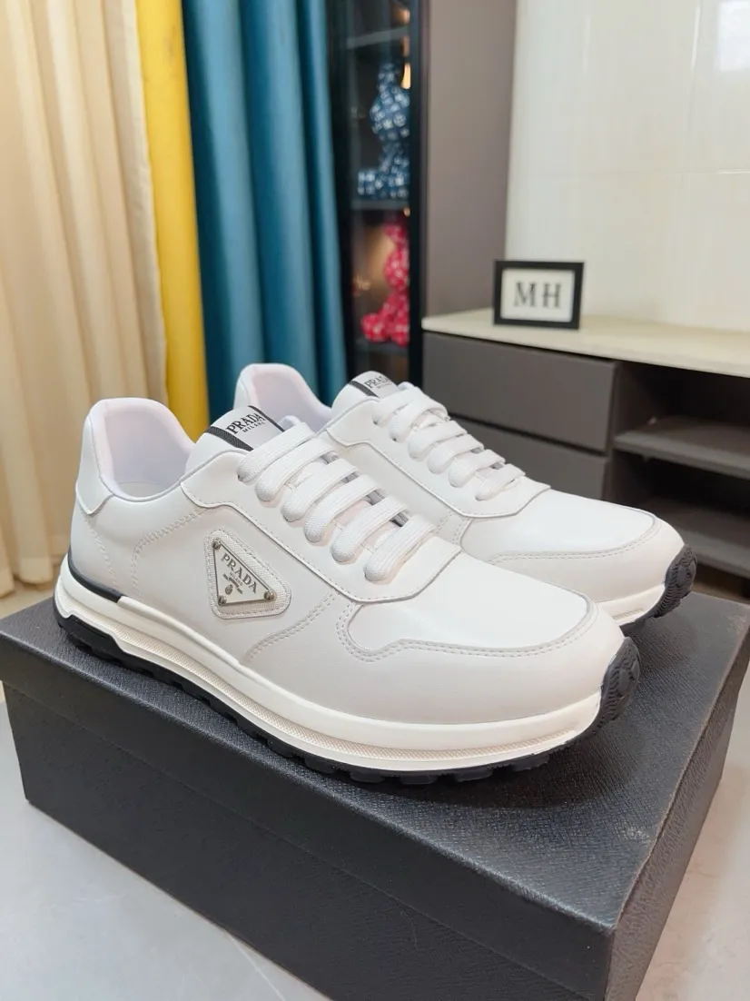 Men's shoes 💰420🌹🌹High-quality new Prada counters are launched simultaneously. The new men's shoes and 😘fabrics are selected from imported mesh and glue-spraying technology. Imported cowhide lining. 👍🏿High-end☄️Open-molded non-slip rubber outsole, exquisite lines, simple and elegant, comfortable and high-end for leisure travel. Code number: 38 to 44